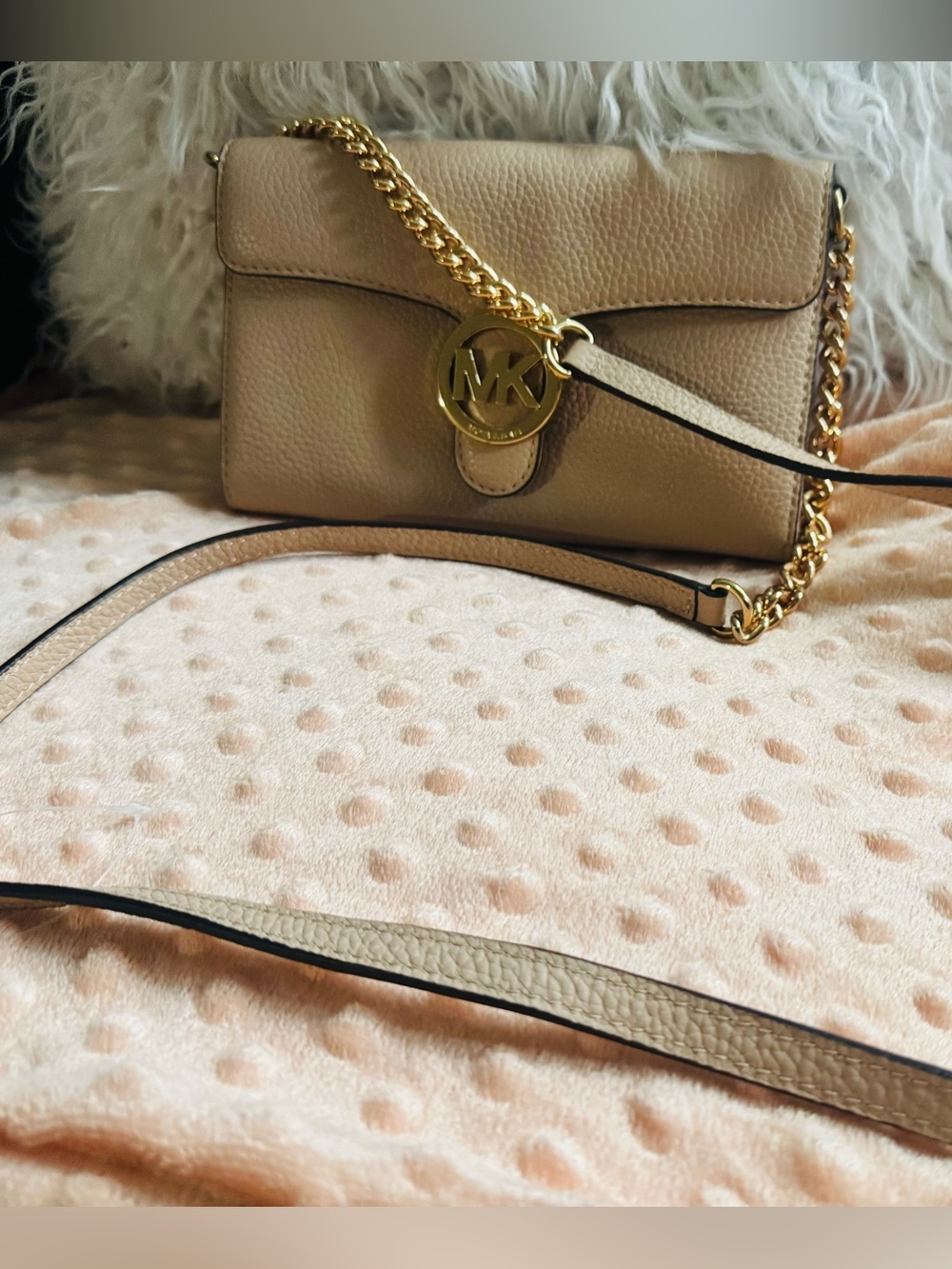 Michael Kors Tan Pebbled Leather Crossbody with Gold Chain. New without Tags.